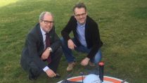 Fliegende Helfer aus der Luft: Delbrücker Unternehmen Globe UAV entwickelt erste Drohne für das mobile Internet zur Überwachung sensibler Infrastruktur wie Straßen, Schienennetz und Energietrassen