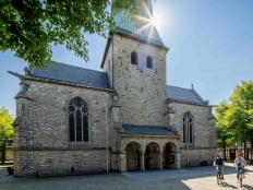 Der historische Kirchplatz in Delbrück ©Teutoburger Wald Tourismus, Patrick Gawandtka