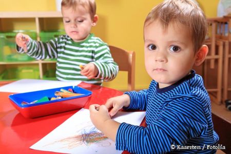 Kinder spielen gemeinsam © Kaarsten / Fotolia