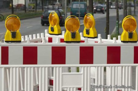 Wegen Sanierungsarbeiten - Halbseitige Sperrung der Kreisstraße 97 in Hövelhof. (Foto: © Ralf Gosch - fotolia.com)