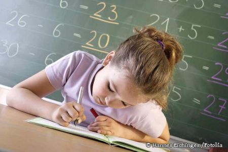 Pädagogen erfahren in der Fortbildung bei der Psychologischen Beratungsstelle am 14. April und 12. Mai wie man Rechenschwierigkeiten bei Kindern erkennt. © Hannes Eichinger / Fotolia