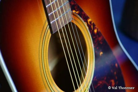 Streichinstrument © Val Thoermer