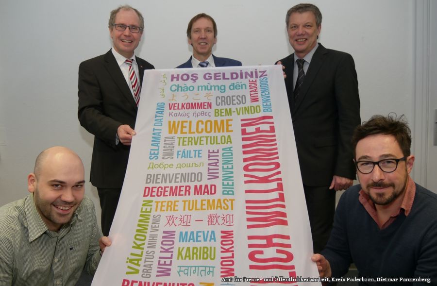 von links: Alexander Dückmann, Mitarbeiter im Integration Point, Landrat Manfred Müller, Rüdiger Matisz, Vorsitzender der Geschäftsführung der Agentur für Arbeit, Horst-Hermann Müller, Geschäftsführer des Jobcenters Kreis Paderborn, Michael Schulte, Mitarbeiter im Integration Point (Foto: Amt für Presse- und Öffentlichkeitsarbeit, Kreis Paderborn, Dietmar Pannenberg) von links: Alexander Dückmann, Mitarbeiter im Integration Point, Landrat Manfred Müller, Rüdiger Matisz, Vorsitzender der Geschäftsführung der Agentur für Arbeit, Horst-Hermann Müller, Geschäftsführer des Jobcenters Kreis Paderborn, Michael Schulte, Mitarbeiter im Integration Point (Foto: Amt für Presse- und Öffentlichkeitsarbeit, Kreis Paderborn, Dietmar Pannenberg)