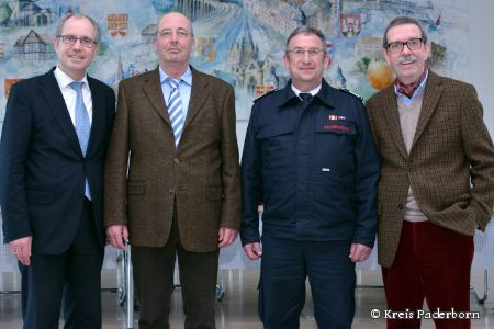 Landrat Manfred Müller (von links) verabschiedet  Josef Hardes, Dirk Nölting und Karl Heinz Wibbeke in den Ruhestand. (Foto: Kreis Paderborn)