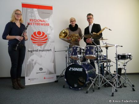 „Jugend musiziert“ am letzten Januarwochenende in Paderborn - von links nach rechts: Organisatorin Romana Papenkordt, Anne Jöricke und Eddi Kleinschnittger freuen sich auf die Leistungen der Musiktalente und viele Gäste  (Foto: Kreis Paderborn)