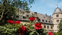 Vom Steinzeitgrab zum Dreiecksschloss - öffentliche Führung am Sonntag, 4. Juni, 11 Uhr in der Wewelsburg