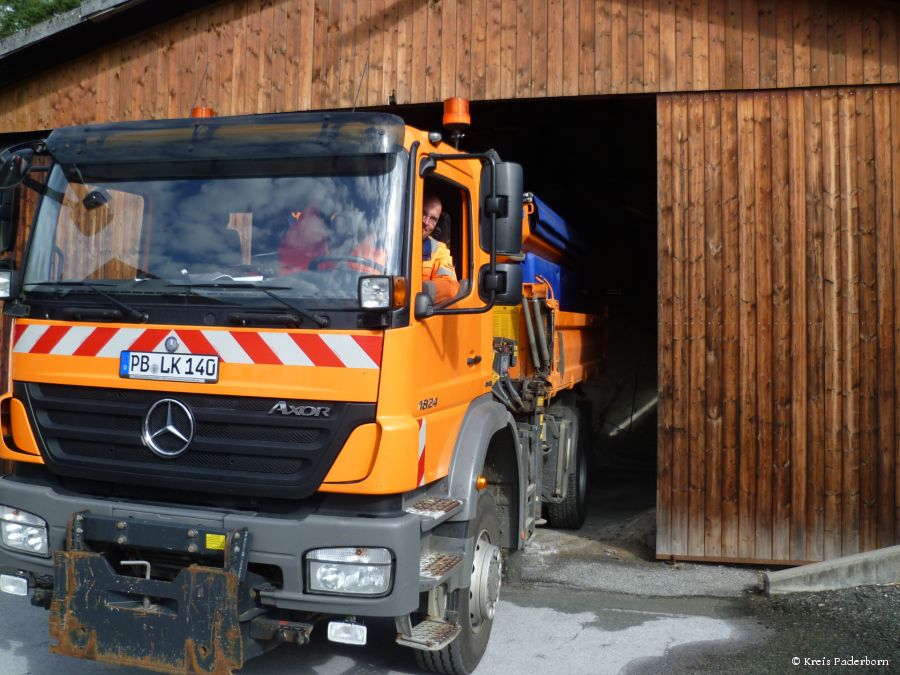 Das 24-köpfige Winterdienstteam des Kreises Paderborn befreit im Winter die Kreisstraßen und Radweg von Schnee und Eis