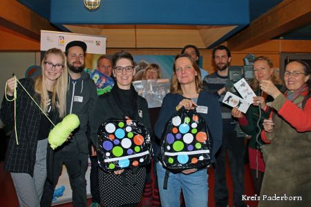 Zu sehen sind die Koordinatorinnen und die beteiligten Künstler 