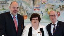 Kindern ein Zuhause geben: Bundesverdienstkreuz für Yvonne und Hubertus Lüttig aus Borchen