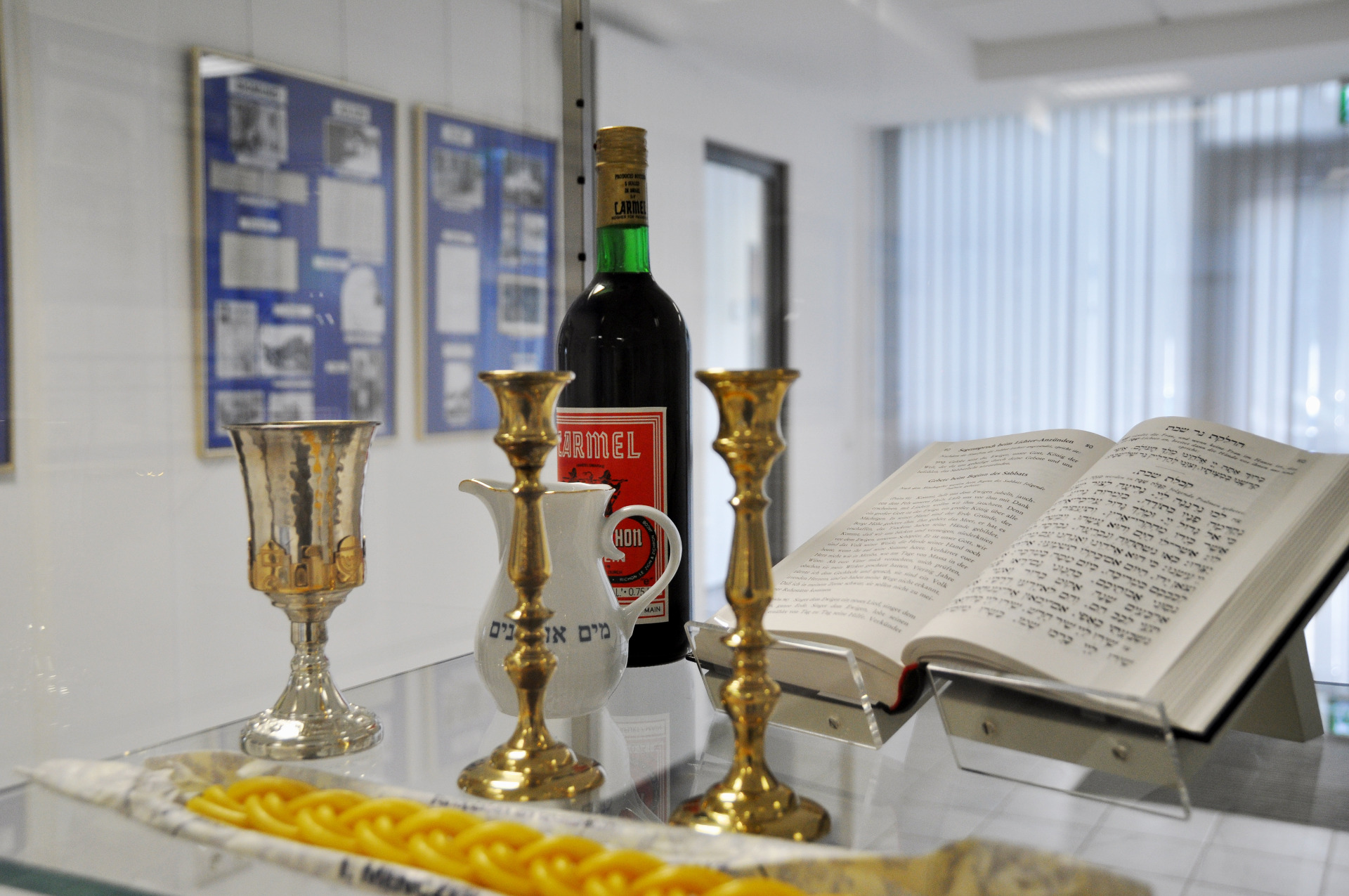 Die Sonderausstellung „Landjuden in Haaren und im Altenautal“ ist bis zum 29. März im Kreismuseum Wewelsburg zu sehen. (Foto: Kreismuseum Wewelsburg)