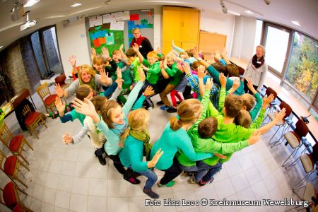 Die Hingucker – Zivilcourage üben; Dieses spielpädagogische Projekt ermöglicht Kindern die Beschäftigung mit den Themen Ausgrenzung, Rassismus und Zivilcourage.