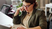 Hilfe im Pflegealltag: Fachkräfte des Kreises Paderborn beraten weiter am Telefon