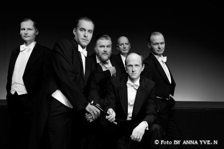 Am 1. Oktober gastieren die „Comedian Harmonists Today“ mit dem Programm „Ein neuer Frühling“ im Burgsaal der Wewelsburg. Tickets können bereits online erworben werden. (Foto BY ANNA YVE. N)