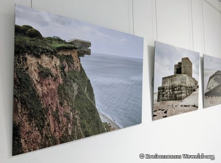 Der Bildband zur Ausstellung THE WALL kann im Museums-Shop oder im Online-Shop, auf wewelsburg.de, erworben werden.