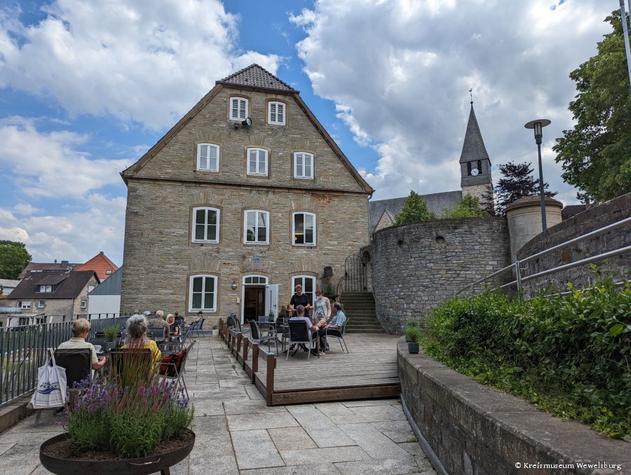 Die „Gastronomie an der Wewelsburg“ ist ab sofort wieder geöffnet. Das Kreismuseum Wewelsburg findet mit „Genuss &amp; Gastronomie in OWL“ einen neuen Betreiber für die Museumsgastronomie.
