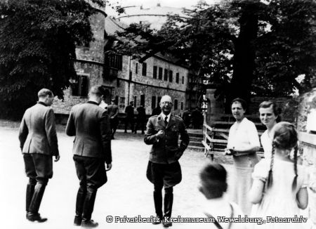 Gruppenführertreffen Gruppenführertreffen auf der Wewelsburg vom 12.-15.6.1941. Im Bildzentrum der SS-Architekt Hermann Bartels (Foto: Privatbesitz. Kreismuseum Wewelsburg, Fotoarchiv)