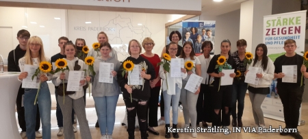 14 AbsolventInnen erhalten Zertifikat für Teilnahme an beruflicher Orientierung