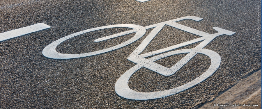 Kreis Paderborn saniert Radweg bei Delbrück-Ostenland - Vollsperrung der K6 bis Ende September © flyinger - adobe.stock.com