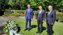 Kranzniederlegung auf dem Ostfriedhof in Paderborn  