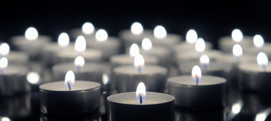 Gedenkveranstaltung an die Erdbebenopfer am Dienstag, 18. Februar, 18 Uhr, vor dem historischen Rathaus © Adobe.stock.com - jozsitoeroe