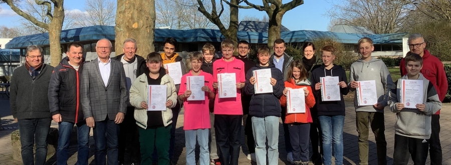Erfolgreiche Neu-Schiedsrichter (© Gesamtschule PB-Elsen)