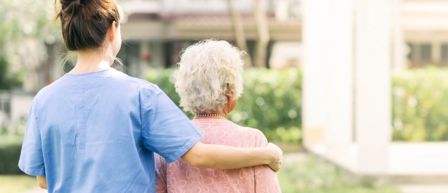 Der Kreis Paderborn sucht für Pflegeheime in Delbrück und Salzkotten, Träger für Dauerpflegeeinrichtungen © Adobe.stock.com - interstid