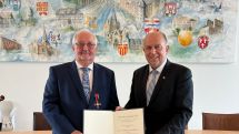 Verleihung des Bundesverdienstordens an Vincenz Heggen aus Sande