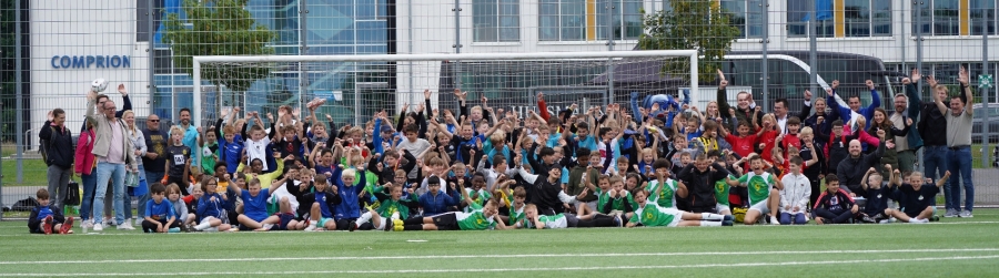 Die Teilnehmenden und Verantwortlichen der Grundschul-Meisterschaften des Kreises Paderborn @ Christian Strohdiek 