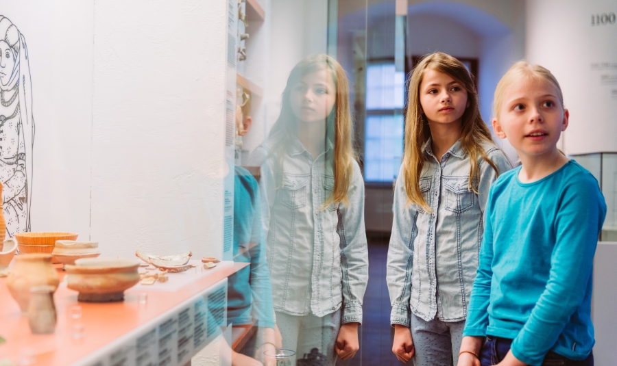 Spannende Osterferienspiele „Eier, Hasen und Auferstehung?“ im Kreismuseum Wewelsburg für Kinder von 8 bis 11 Jahren am 26. März (©Kreismuseum Wewelsburg, Lina Loos)