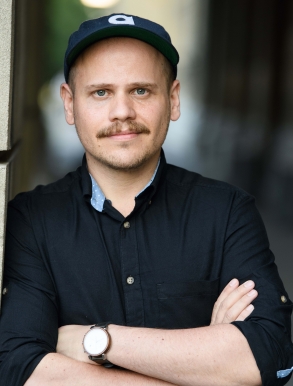 „Die Reise ins Reich – Unter Rechtsextremisten, Reichsbürgern und anderen Verschwörungstheoretikern“: Lesung und Talk mit Tobias Ginsburg am Mittwoch, 13. März um 19 Uhr im Burgsaal der Wewelsburg (© Jean-Marc Turmes)