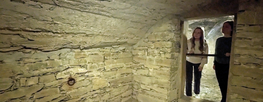 Ein Blick ins Verlies im Rahmen der bauhistorischen Themenführung am Sonntag, 3. März um 15 Uhr im Kreismuseum Wewelsburg. (©Kreismuseum Wewelsburg)