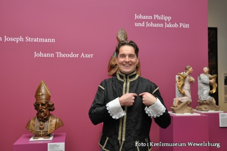 Herzlich willkommen in der Wewelsburg: Am Samstag, 8. März stehen um 15 Uhr Dolmetscherinnen in Deutscher Gebärdensprache bereit, um gehörlose Menschen mit auf eine spannende Zeitreise zu nehmen (Foto: Kreismuseum Wewelsburg).