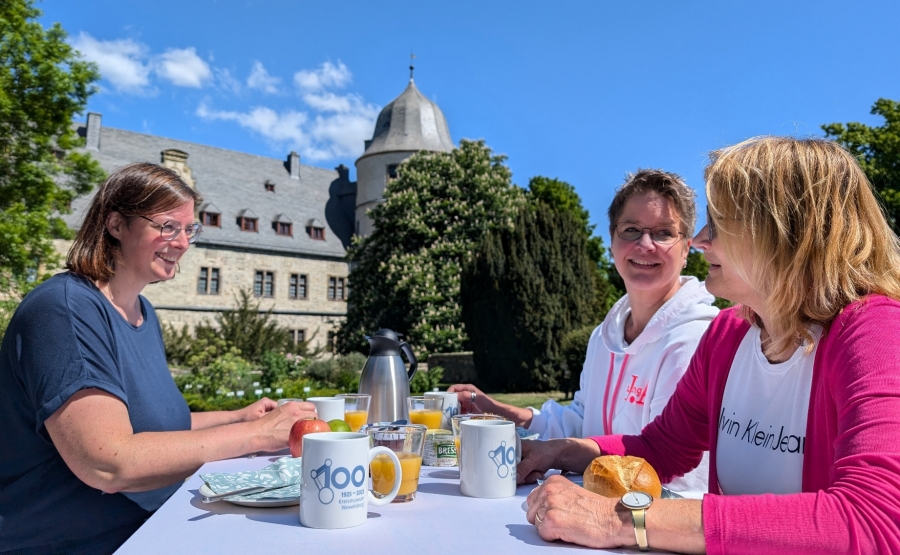 Das Kreismuseum Wewelsburg lädt am Sonntag, den 6. Juli zum „Brunch an der Burg“ ein. (©Kreismuseum Wewelsburg)