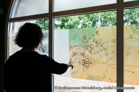 Der Bebauungsplan der SS-Burganlage und der Siedlung Wewelsburg mit eingetragenen Parzellen des Dorfes, Hermann Bartels im Februar 1944 (© Kreismuseum Wewelsburg, André Heinermann)