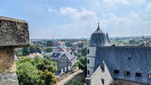 Kreismuseum Wewelsburg mit Ausblick auf das spätsommerliche Paderborner Land