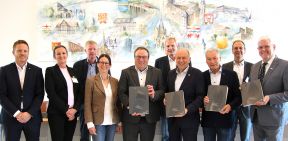 NRW-Verkehrsminister Krischer übergibt Vereinbarung
