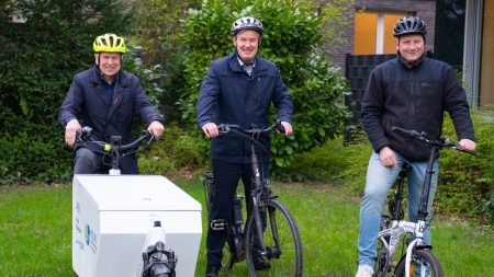 Landrat Christoph Rüther, Michael Berens (Hövelhof), Florian Dickgreber (Amt für Wirtschaft & Tourismus, Kreis Paderborn) © Kreis Paderborn