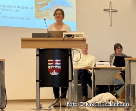 Elmo wird im Schul- und Sportausschuss vorgestellt.