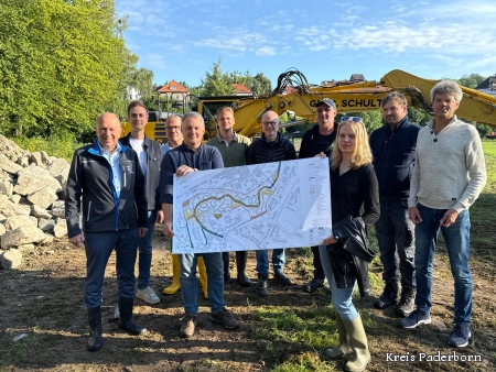 Aus Überzeugung setzen sie gemeinsam die Maßnahme an der Alme in Büren um – Landrat Christoph Rüther, André Stadermann (Stadt Büren), Ratsherr Jürgen Möller, Volker Karthaus (Geschäftsführer des WOL), Johannes Schäfers (WOL), Karsten Schnell (NRW-Stiftung), Thomas Lumann (Gebr. Schulte), Annika Thöne (Ingenieurbüro Welling & Partner), Torben Schulte (Gebr. Schulte) und Donald Welling (Ingenieurbüro Welling) - v.l. (nicht im Bild: Charlotte Autenrieth – Projektleiterin Ingenieurbüro Welling & Partner)  Aus Überzeugung setzen sie gemeinsam die Maßnahme an der Alme in Büren um – Landrat Christoph Rüther, André Stadermann (Stadt Büren), Ratsherr Jürgen Möller, Volker Karthaus (Geschäftsführer des WOL), Johannes Schäfers (WOL), Karsten Schnell (NRW-Stiftung), Thomas Lumann (Gebr. Schulte), Annika Thöne (Ingenieurbüro Welling & Partner), Torben Schulte (Gebr. Schulte) und Donald Welling (Ingenieurbüro Welling) - v.l. (nicht im Bild: Charlotte Autenrieth – Projektleiterin Ingenieurbüro Welling & Partner)