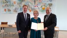 Dr. Waltraud Teigeler aus Salzkotten wird mit Verdienstmedaille der Bundesrepublik Deutschland ausgezeichnet 