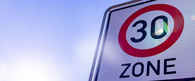 Geschwindigkeitsbegrenzung nach Unfällen im Kurvenbereich