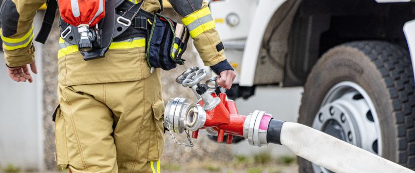 Feuerwehrleute zeigen ihr Können beim Leistungsnachweis 