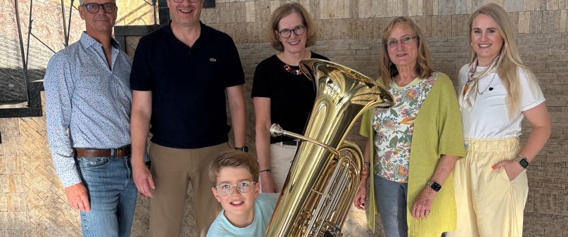 Friedhelm Kaups musikalisches Erbe: Neue Tuba für die Kreismusikschule
