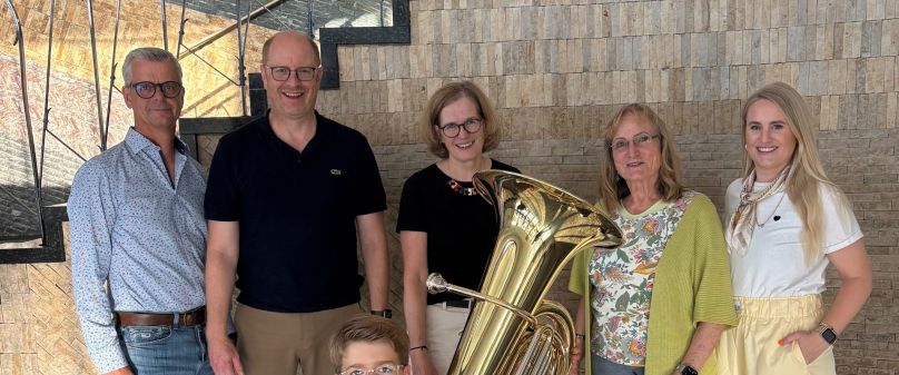 Friedhelm Kaups musikalisches Erbe: Neue Tuba für die Kreismusikschule