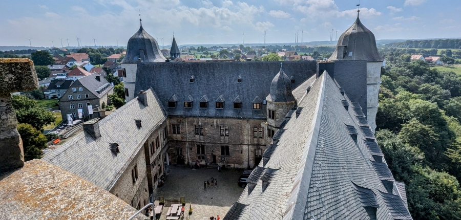 Herrlicher Ausblick vom Nordturm der Wewelsburg garantiert. (©Kreismuseum Wewelsburg) 