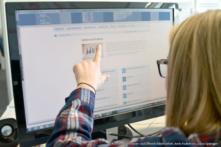 Ab sofort werden alle Themenbereiche vierteljährlich aktualisiert und auf den Kreisseiten veröffentlicht (Foto: Amt für Presse- und Öffentlichkeitsarbeit, Kreis Paderborn, Julian Sprenger).