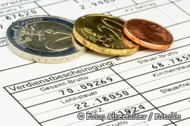 1700 Euro für die Welthungerhilfe spendeten die Mitarbeiterinnen und Mitarbeiter der Kreisverwaltung Paderborn (Foto: Alterfalter / Fotolia)