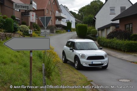 Die Einbahnstraßenregelung wird umgedreht – Hissenberg rauf, Bornweg runter (Foto: Amt für Presse- und Öffentlichkeitsarbeit, Kreis Paderborn, Michaela Pitz)