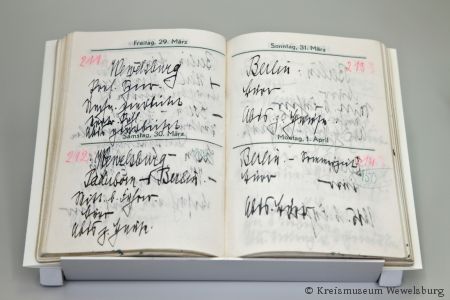 „Wewelsburg – Paderborn – Berlin“: Auszug aus Heinrich Himmlers privatem Taschenkalender für das Jahr 1940. Mindestens 25 Mal besuchte er die Wewelsburg (Foto: Kreismuseum Wewelsburg)