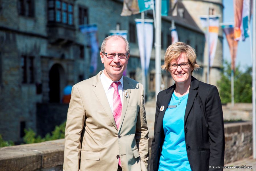 Landrat Manfred Müller und Museumsleiterin Kirsten John-Stucke:  Bereits die Neueröffnung des Historischen Museums des Hochstifts Paderborn war ein voller Erfolg: Landrat Manfred Müller und Museumsleiterin Kirsten John-Stucke konnten rund 6.500 Gäste begrüßen